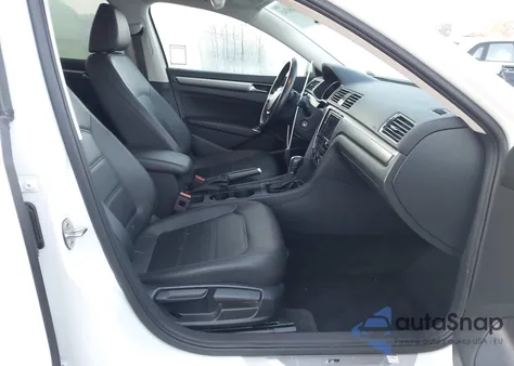 2018 Volkswagen Passat 2.0T R-Line/2.0T S z USA, uszkodzony, nr VIN 1VWAA7A35JC022477